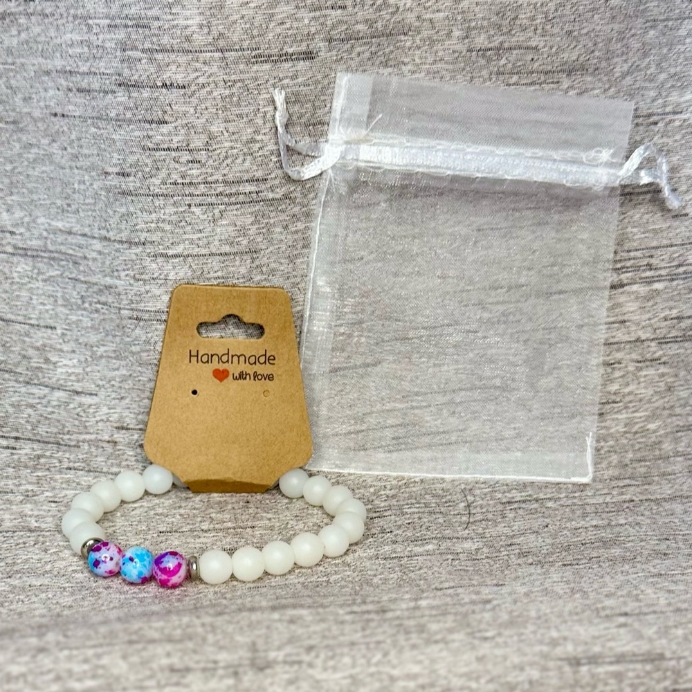 NWT - Handmade White and Multicolor Beaded Elastic Stretch Bracelet - Aprox 7.5”